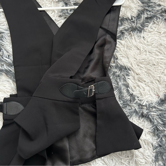 Peplum Deep V Open Top - Picture 4 of 5